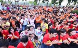 Ảnh: Hàng nghìn bạn trẻ ở Hà Nội tham gia "nhảy vì sự tử tế"