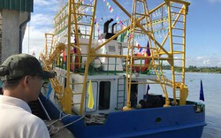 Quảng Ngãi: Trao tàu cá vỏ thép thứ 4 cho ngư dân