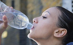 Uống nước không đúng cách: Nguy hiểm khôn lường