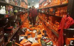 Mỹ: Cảnh kinh hoàng ở cửa hàng Nike sau Thứ sáu Đen
