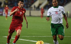 Clip ĐT Việt Nam thua Indonesia vì sân... quá xấu