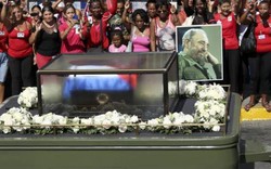 Người dân Cuba tiễn lãnh tụ Fidel Castro về nơi an nghỉ cuối cùng