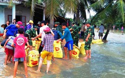 Lũ chồng lũ: Người chết, nhà đổ, nhiều nơi vẫn bị cô lập