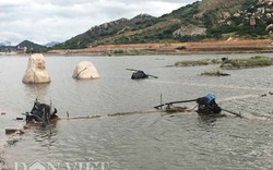 Ruộng muối bỏ hoang vì ngập nước mưa, diêm dân Ninh Thuận “mất Tết”