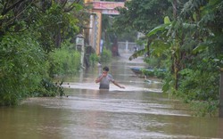 Quảng Nam, Quảng Ngãi hứng mưa dữ dội, hàng chục nghìn HS nghỉ học