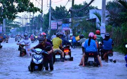 Người Sài Gòn “bơi” về nhà dù trời không mưa