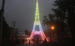 Lạ lùng “Tháp Eiffel” bằng tre đón Giáng sinh của dân xứ Nghệ