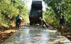 Quảng Nam: Cách chức lãnh đạo xã “chia chác” tiền làm đường bê tông