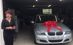 Cảm động 2 anh em tặng sinh nhật mẹ bằng xe BMW