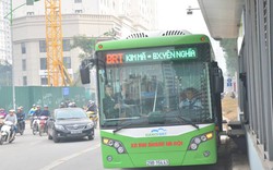 Chủ tịch Hà Nội trải nghiệm buýt nhanh ngày khai trương