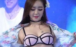 Những lần sao Hàn hứng gạch đá vì trình diễn sexy quá đà