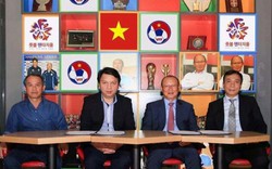 Tại sao bầu Đức xuất hiện tại Hàn Quốc cùng HLV Park Hang-seo?