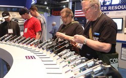 Sau vụ xả súng kinh hoàng, Las Vegas triển lãm súng lớn nhất thế giới