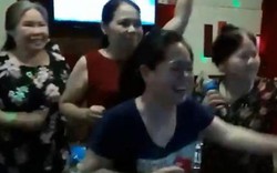 Clip các cụ bà hát karaoke "60 năm cuộc đời" khiến dân mạng "phát cuồng"