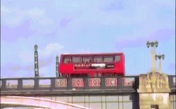 Video cảnh nổ xe bus phim "Kẻ ngoại tộc" khiến người dân khiếp sợ