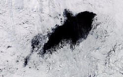 Hố sâu đáng sợ to hơn cả nước Hà Lan xuất hiện ở Nam Cực