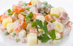 Công thức làm salad Nga đơn giản, thanh mát ngon hơn ngoài hàng