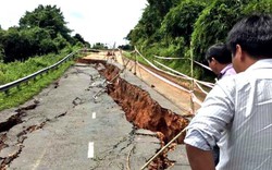 Sau mưa lớn, quốc lộ từ Bình Thuận lên Tây Nguyên bị sụt lún nặng