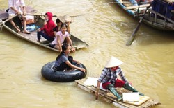 Cuộc sống như ở “chợ nổi” của người dân Ninh Bình sau lũ