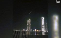 Vật thể lạ bốc cháy ngùn ngụt từ trên trời rơi xuống UAE