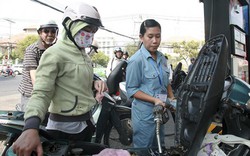 Xăng dầu đồng loạt hạ giá trong ngày Phụ nữ Việt Nam