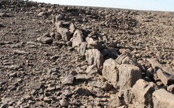 Bí ẩn những cổng đá ở sa mạc Ả-rập