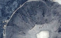 Phát hiện nhiều "cánh cổng" bí ẩn trên sa mạc nhờ... Google Earth