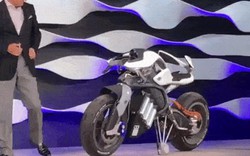 Video: Yamaha Motoroid nhận lệnh chủ nhân như “thú cưng”