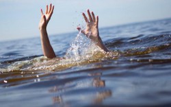 2 nữ sinh lớp 7 chết đuối khi chơi đùa ở đập xả lũ