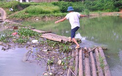 Lạng Sơn: Rùng mình qua cầu làm bằng bè mảng chòng chành trên sông