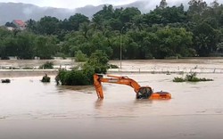 Giúp người thân dọn nhà, người đàn ông bị nước lũ cuốn tử vong