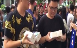 NÓNG: Người Việt mua loạt iPhone X ở Singapore về nước ngay chiều nay