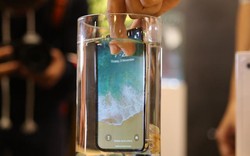 Thử thách khả năng chống nước của iPhone X trị giá 50 triệu đồng