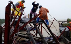 Quảng Trị: Tháo dỡ cây cầu 185m đề phòng lũ cuốn