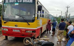 Đắk Lắk: Va chạm với xe bus, bố tử vong tại chỗ, con bị thương