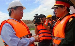 Clip: Bộ trưởng Trần Hồng Hà thị sát vụ chìm tàu lịch sử tại biển Quy Nhơn