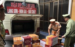 CSGT bắt giữ xe ô tô khách vận chuyển rượu Trung Quốc nhập lậu