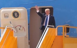 Clip: Air Force One đưa Tổng thống Trump đáp xuống Đà Nẵng