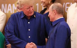 Báo Tây viết về cái bắt tay của ông Trump và ông Putin tại APEC VN