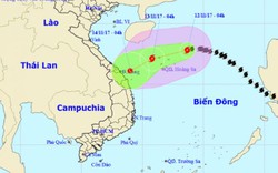 Bão số 13 giật cấp 11 áp sát quần đảo Hoàng Sa