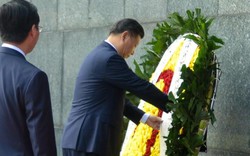 Chủ tịch Tập Cận Bình đặt vòng hoa viếng Chủ tịch Hồ Chí Minh
