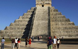 Hầm dưới kim tự tháp ngàn tuổi hé lộ bí mật thần rắn của người Maya