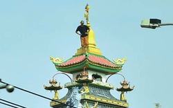 Thanh niên “luyện công” trên nóc chùa ở SG suốt nhiều giờ