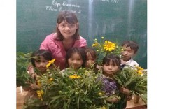 Ngày Nhà giáo Việt Nam: Tặng cô giáo cả "vườn hoa" dã quỳ