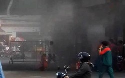 Cháy, nổ cây xăng ở Sài Gòn, khách bỏ xe tháo chạy