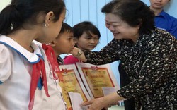 Quảng Ngãi: Trao 60 suất học bổng Vừ A Dính cho học sinh nghèo