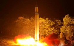 Chuyên gia "sốc" với tên lửa mạnh chưa từng có Triều Tiên vừa phóng