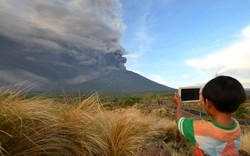 Dân cận kề miệng núi lửa Bali không chịu sơ tán nói gì?