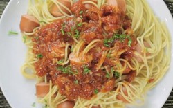 Đổi món với spaghetti xiên xúc xích siêu dễ làm, ăn là nghiện