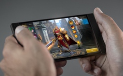 Video mở hộp smartphone chơi game Razer Phone